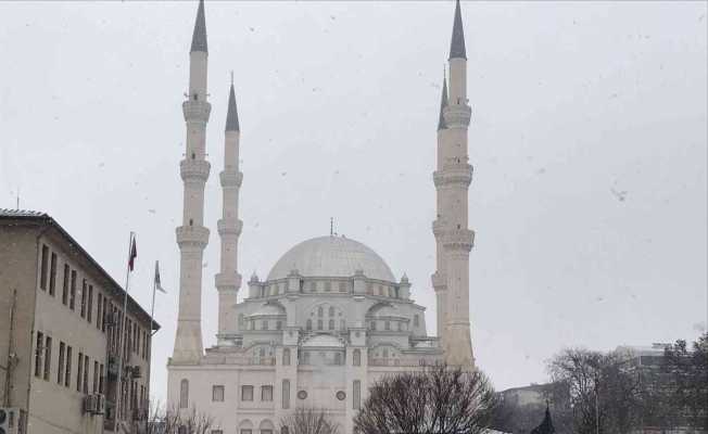 Doğunun Çukurova’sı yeniden beyaza büründü