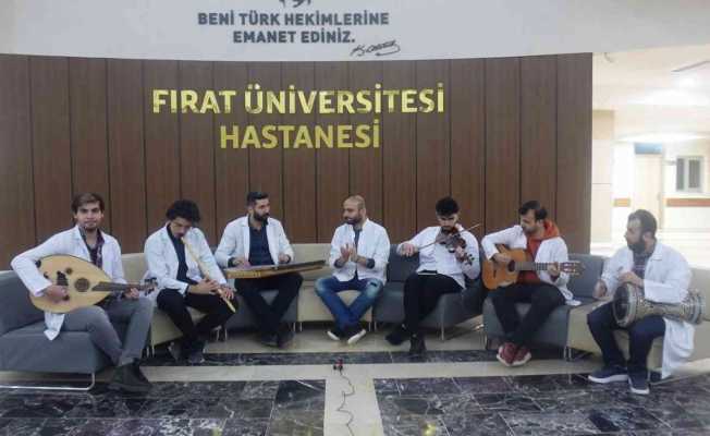 Doktor ve öğrencilerin ’Korosu’ şiddete karşı sağlıkçıların sesi oldu