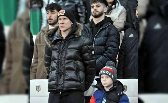 Domagoj Vida tribünde
