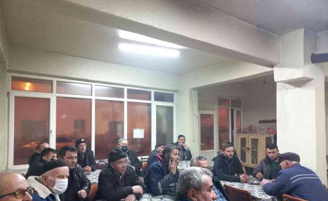 Domaniç’te çiftçiler yağlık ayçiçeği tarımı ve gübreleme konusunda bilgilendirildi