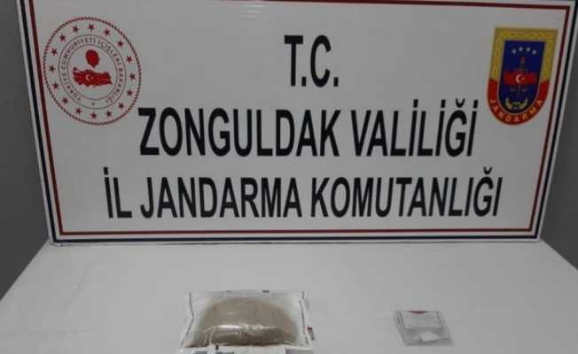 Durdurulan otobüsteki yolcudan uyuşturucu çıktı