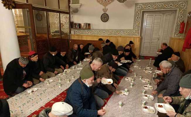 Düzce’de 111 yıllık kandil geleneği sürdürüyor