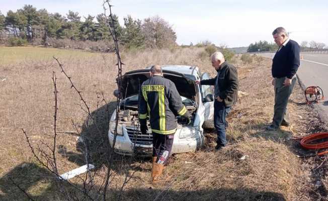 Edirne’de otomobil yol kenarına uçtu: 1 yaralı