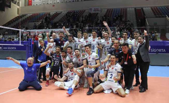 Efeler Ligi: Arkas Spor: 3 - Halkbank: 1