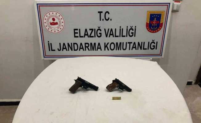 Elazığ’da  JASAT, 2 adet ruhsatsız tabanca ele geçirdi