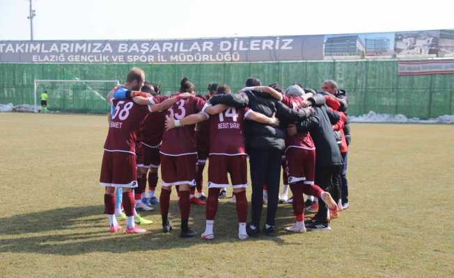 Elazığspor 18 futbolcuyla Sakarya’ya gitti