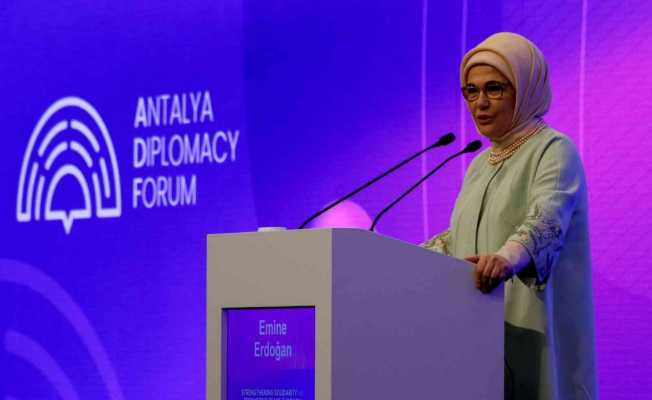 Emine Erdoğan:" Savaşın karanlık yüzü, insanlığın üzerine bir kez daha çöktü"