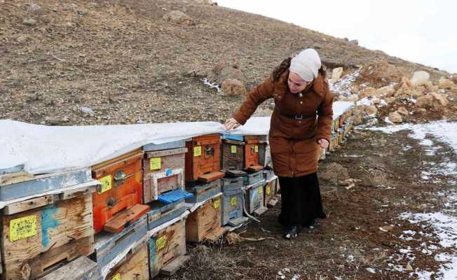 Engelli kadın, baba mesleğini sürdürüyor
