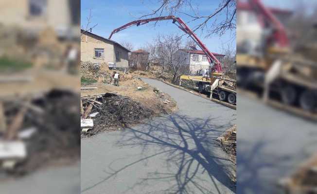 Engelli vatandaş için beton yol yapıldı