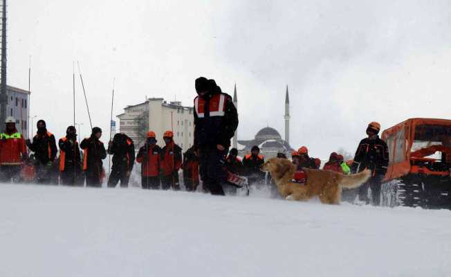 Erciyes’te gerçeğini aratmayan çığ tatbikatı