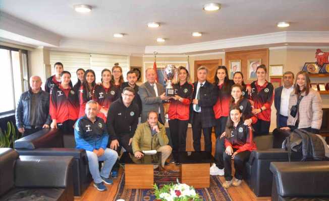 Ereğli Belediyespor bayan voleybol takımı 1. lige yükseldi