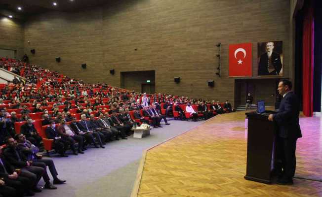 Erzincan’da "İmkânsız diye bir şey yok" konulu konferans düzenlendi