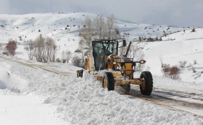 Erzincan’da kar ve tipiden kapanan 104 köy yolu ulaşıma açılıyor