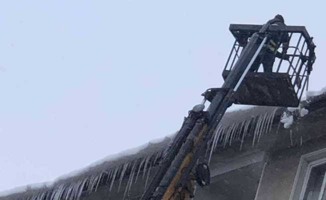 Erzurum’da buz kırma timleri iş başında