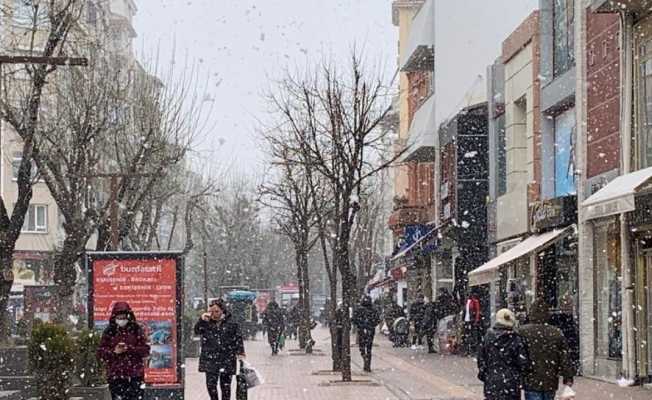 Eskişehir’de yer yer kar yağışı etkili olmaya başladı