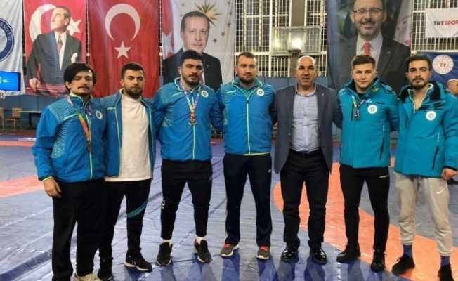 ETÜ’ye güreşte 3 madalya birden