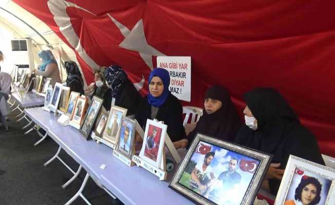Evlat nöbetindeki aileler 917 gündür sorumlu buldukları HDP’nin kapısında