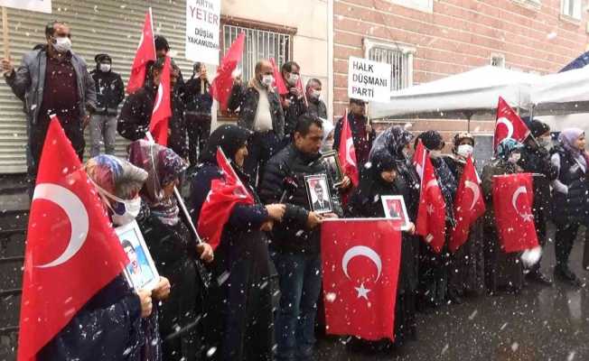 Evlat nöbetine 2 aile daha katıldı