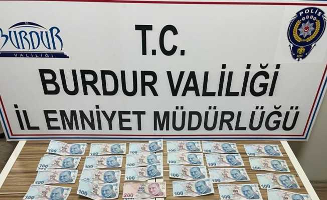 Evlerden yaklaşık 100 bin lira değerinde altın ve para çalan hırsızlar yakalandı