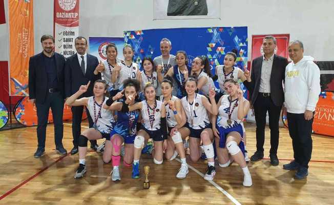 Gaziantep Kolej Vakfı’nın sultanları voleybolda namağlup şampiyon