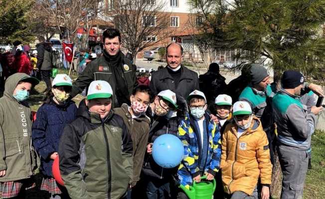 Gediz Dayınlar İlkokulunda fidan dikim etkinliği