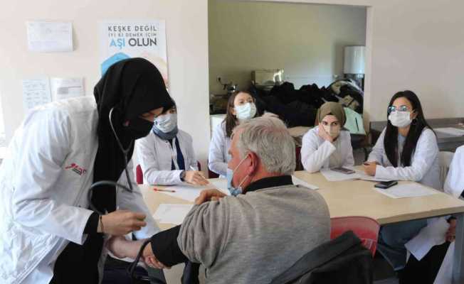 Genç hekimlerden köylüye sağlık taraması