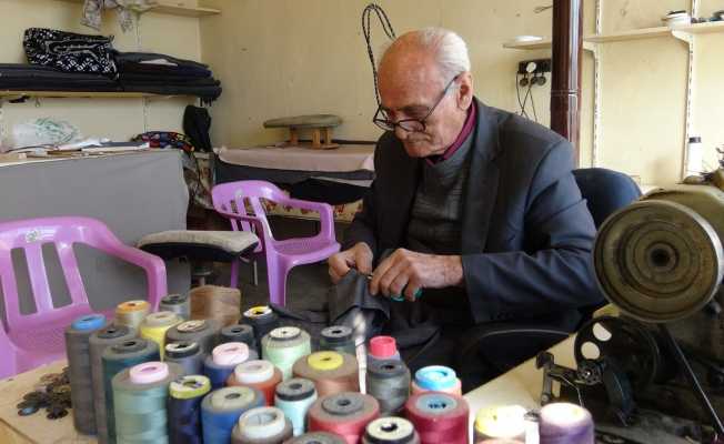 Gercüş’te yarım asırlık terzi mesleğini sürdürüyor