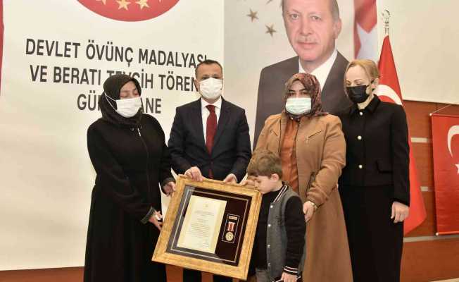 Gümüşhane’de şehit ailesine Devlet Övünç Madalyası tevcih töreninde gözyaşları sel oldu