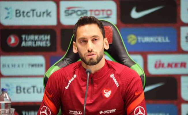 Hakan Çalhanoğlu: "Burak abinin üzüntüsünü kimse şu an hissedemez"