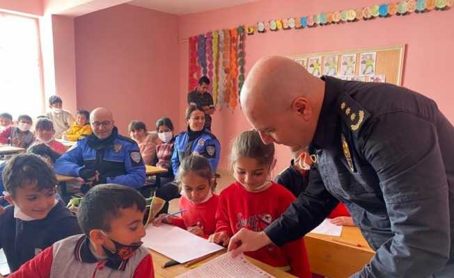 Hakkari polisinden öğrencilere ‘rol model’ ziyareti