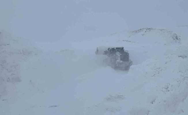 Hakkari’de 160 köy ve mezra yolu ulaşıma kapandı