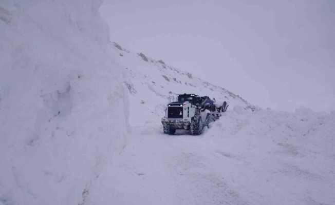 Hakkari’de 40 köy yolu ulaşıma kapandı