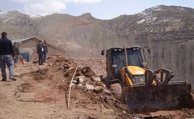 Halkapınar’da ahır çöktü 1 inek telef oldu