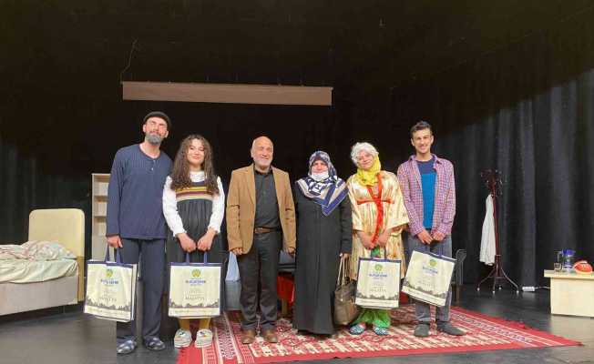 “Hayatlarımız  Sallanmasın’’ isimli tiyatro oyunu Malatya’da sahnelendi