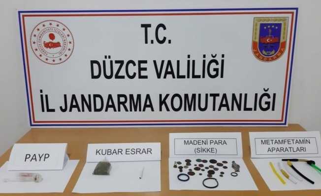 Hem uyuşturucu hem tarihi eserler bulundu