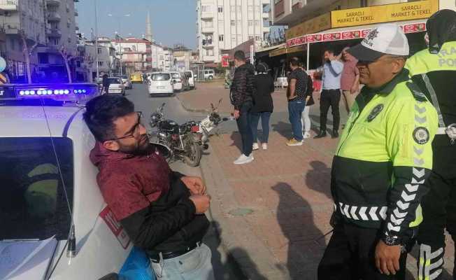 Hurdaya ayrılan motosiklet ile kaza izlerken yakalandı, polise "Bu defa görmezden gelin" dedi