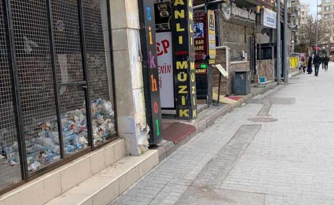 İçi çöp dolu boş dükkân Adalar’ın güzelliğine gölge düşürüyor