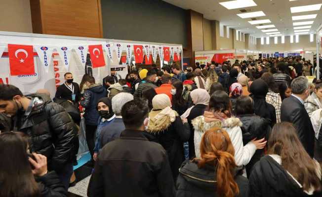 İpekyolu Kariyer Fuarı’na öğrenci akını