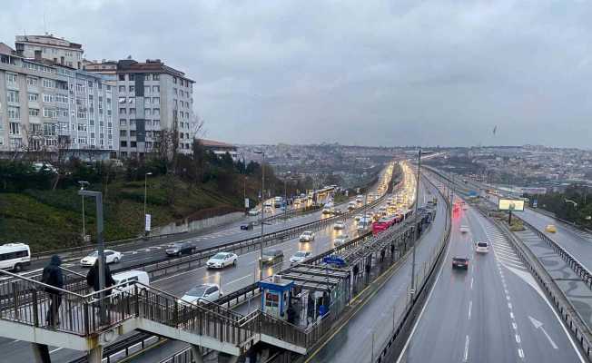 İstanbul güne yağmurla uyandı