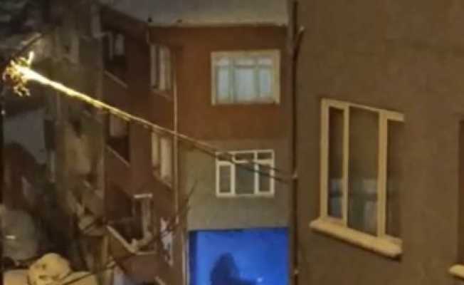 İstanbul’da feci kaza: Kayan otomobil sokakta yürüyenlere çarptı