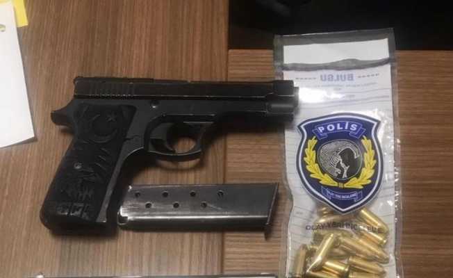 İstanbul’da kaçak kumarhaneye baskın: Polise mukavemet gösteren 4 şüpheli ise gözaltına alındı