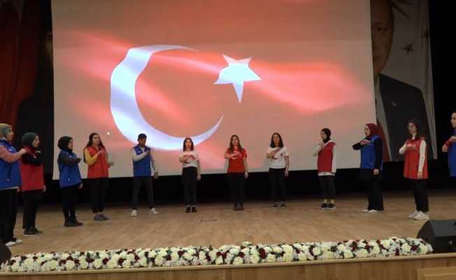 İstiklâl Marşını işaret dili ile okudular