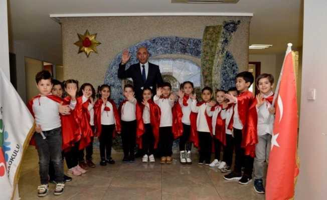 İzmirli minikler İstiklal Marşı’nın 10 kıtasını ezbere okudu