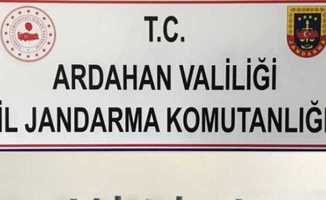 Jandarma’dan kaçak alkol ve sigara operasyonu