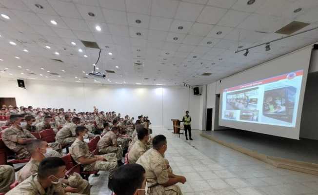 Jandarmadan personellere trafik eğitimi semineri