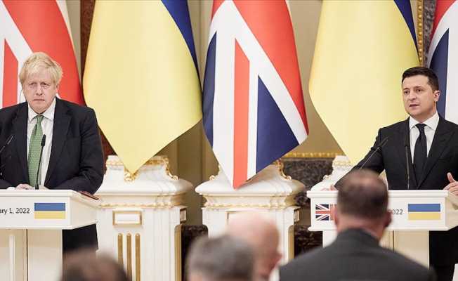 Johnson ile Ukrayna Devlet Başkanı Zelenskiy telefonda görüştü