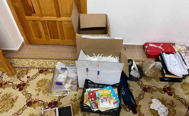 Kaçak sigara imalathanesine dönüştürülen eve operasyon