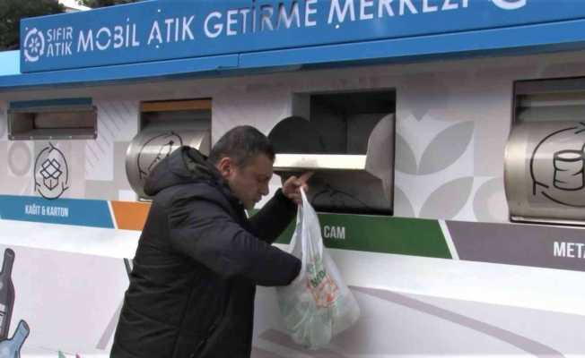 Kadıköy’de atık dönüşümü için 23 noktaya Mobil Atık Getirme Merkezi kuruldu