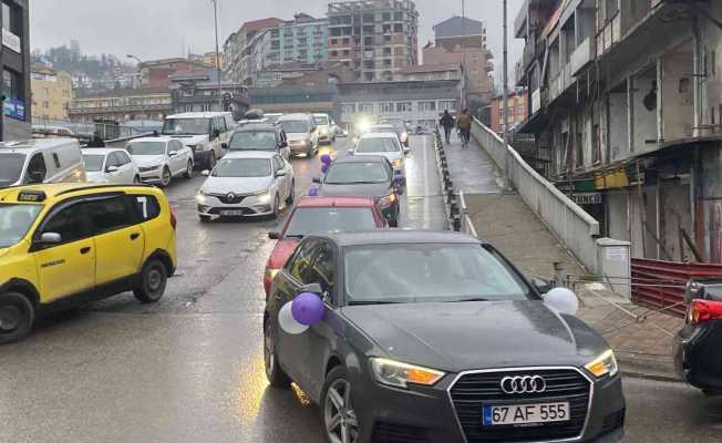 Kadınlar günü coşkusunu konvoyla kutladılar