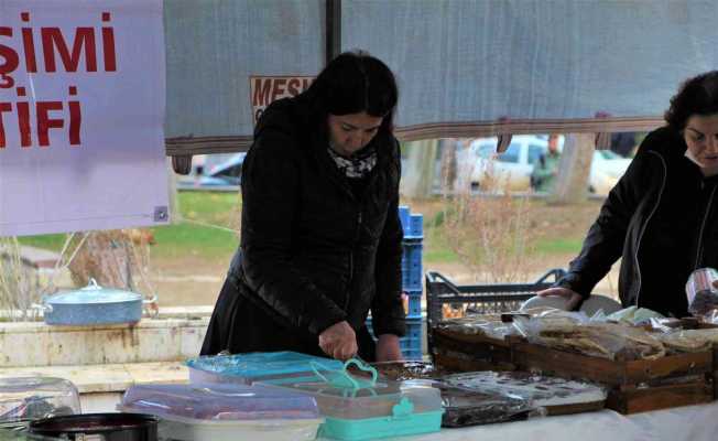 Kadınlar kent meydanında hünerlerini sergiledi